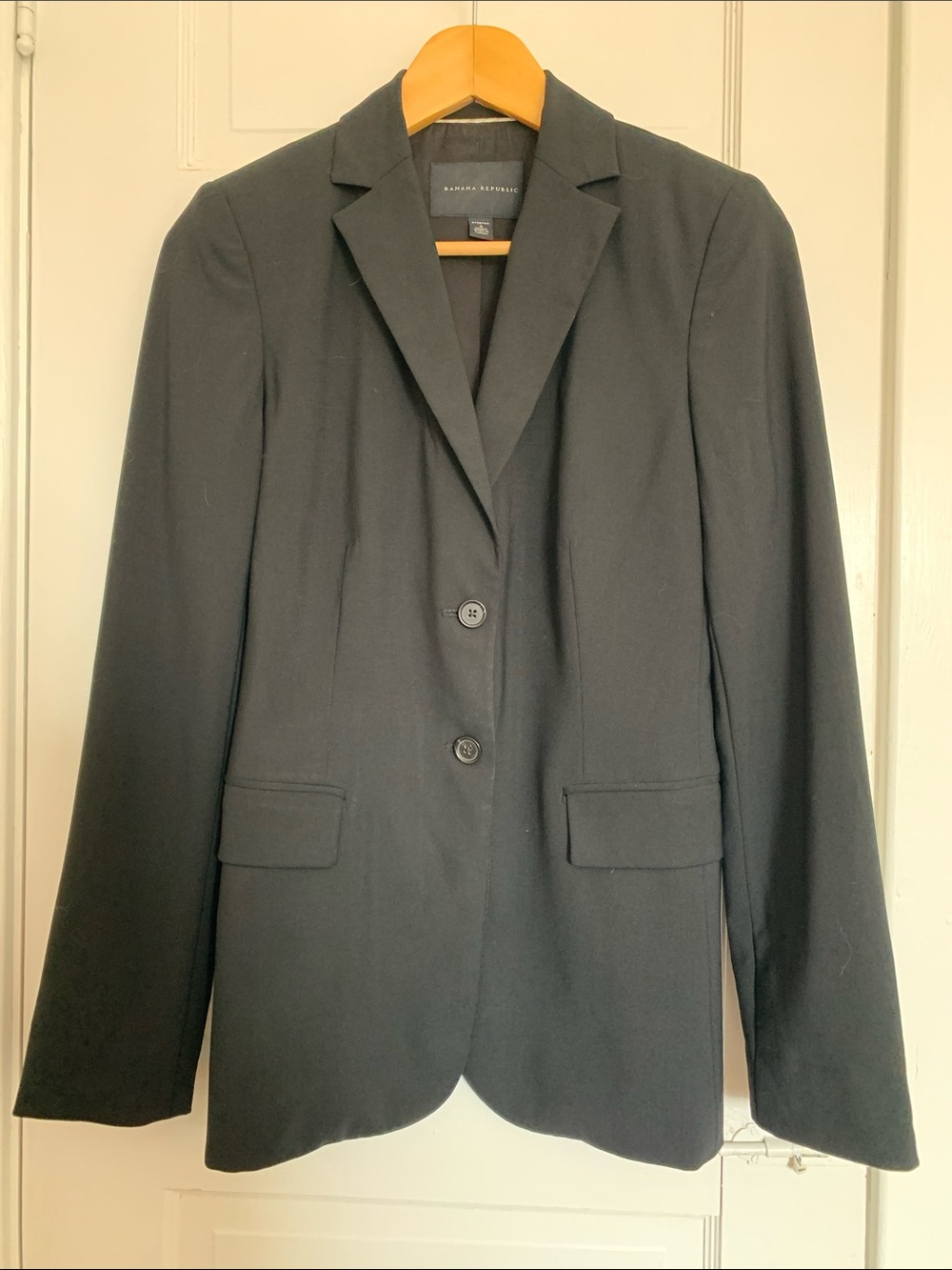 3 for $20 😍 Banana Republic Black Women's Two-Button Blazer